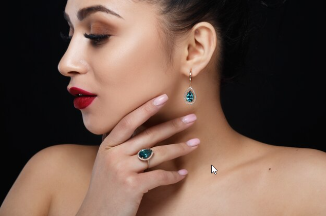 How to Select Earrings for Your Face Shape
