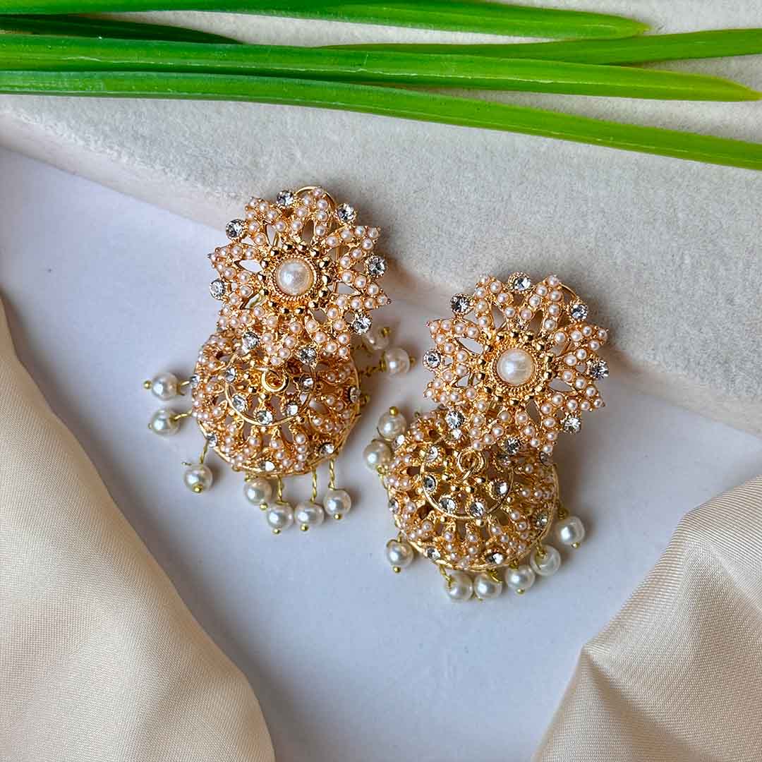 Isra Jhumkay (Pearl)