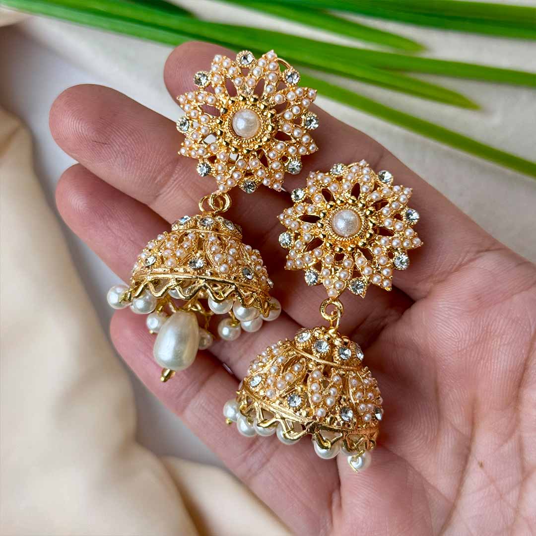 Isra Jhumkay (Pearl)