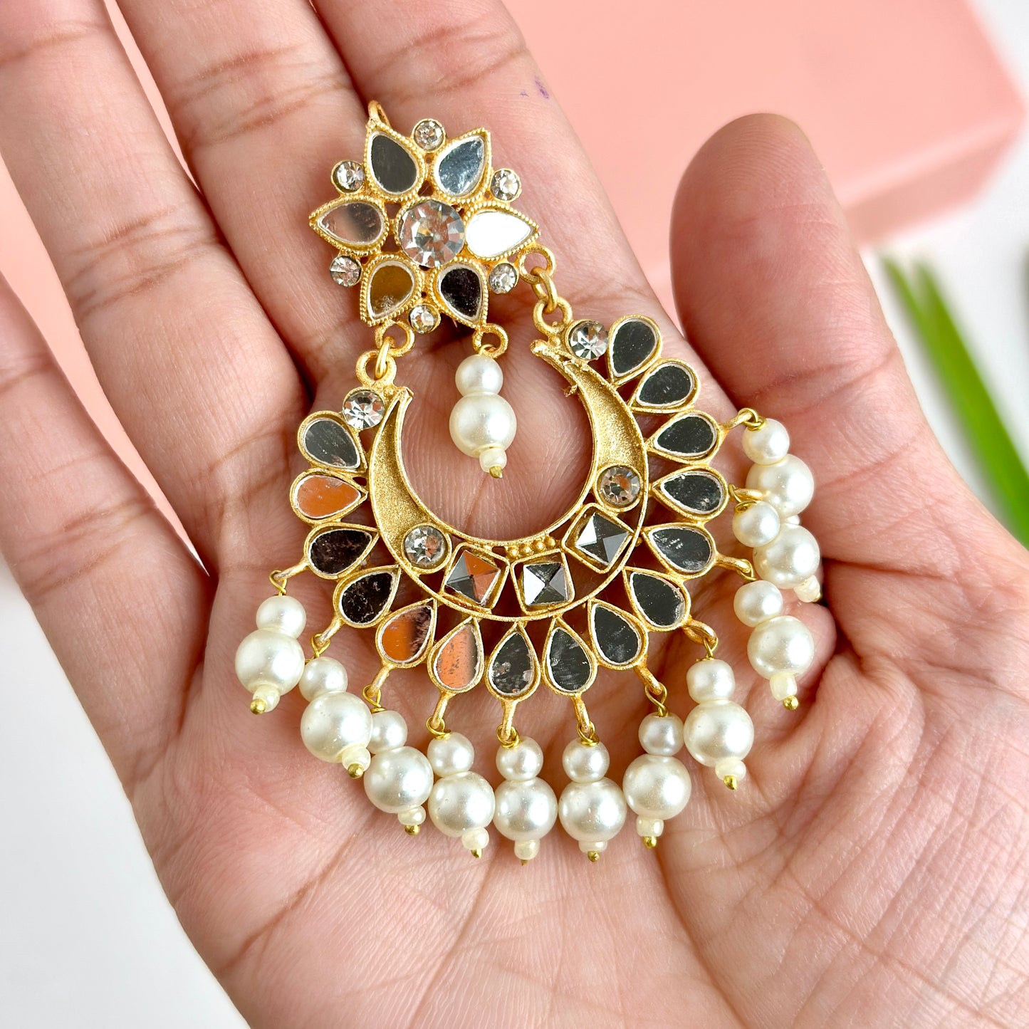 Preeto Earrings (Pearl)