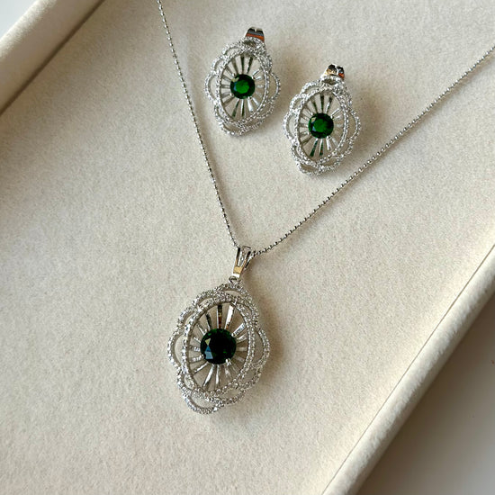 Load image into Gallery viewer, Luisa Pendant Set
