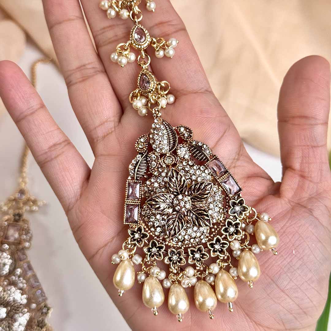 Ambera Earrings Teeka Set