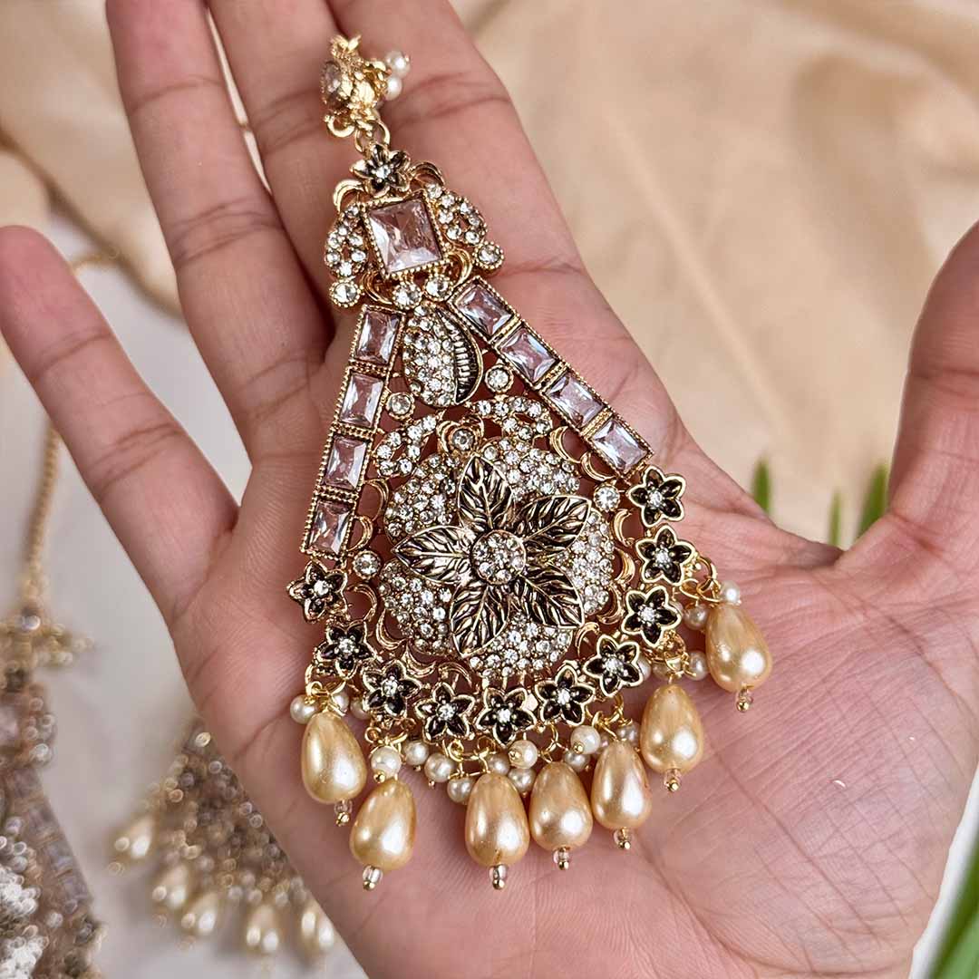 Ambera Earrings Teeka Set