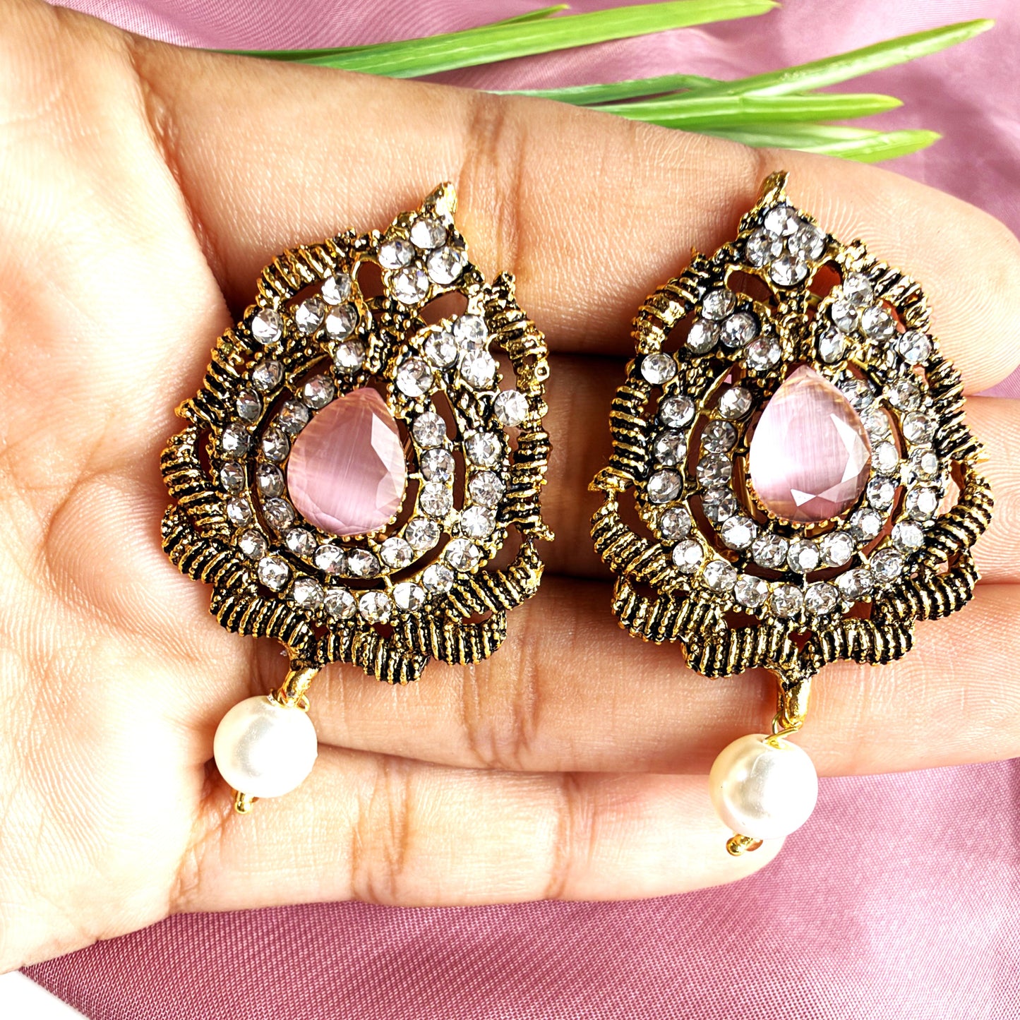 Antiue-Tone Stud (Baby Pink)