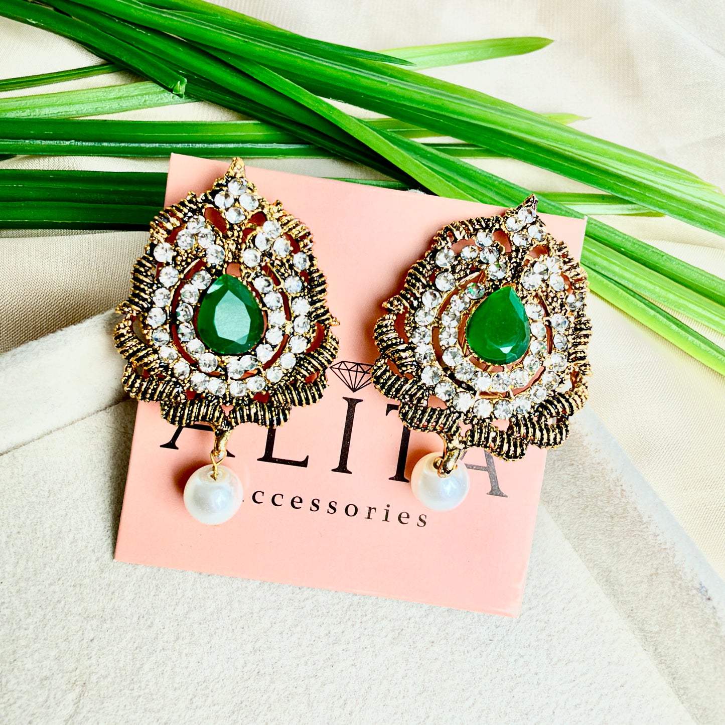 Antiue-Tone Stud (Green)