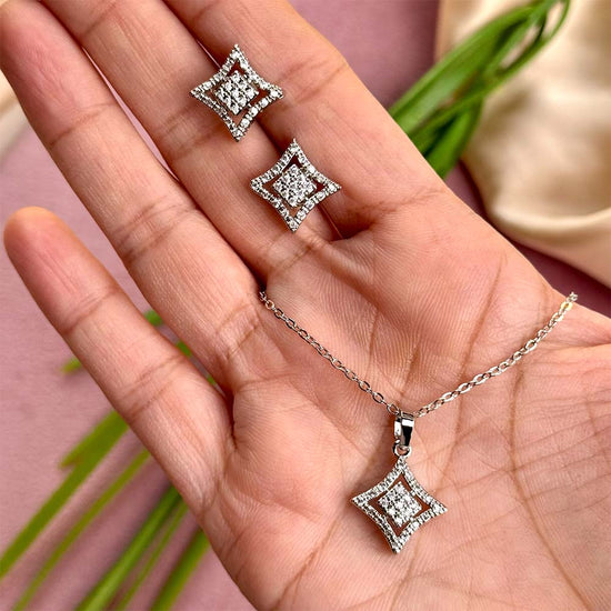 Avera Pendant Set