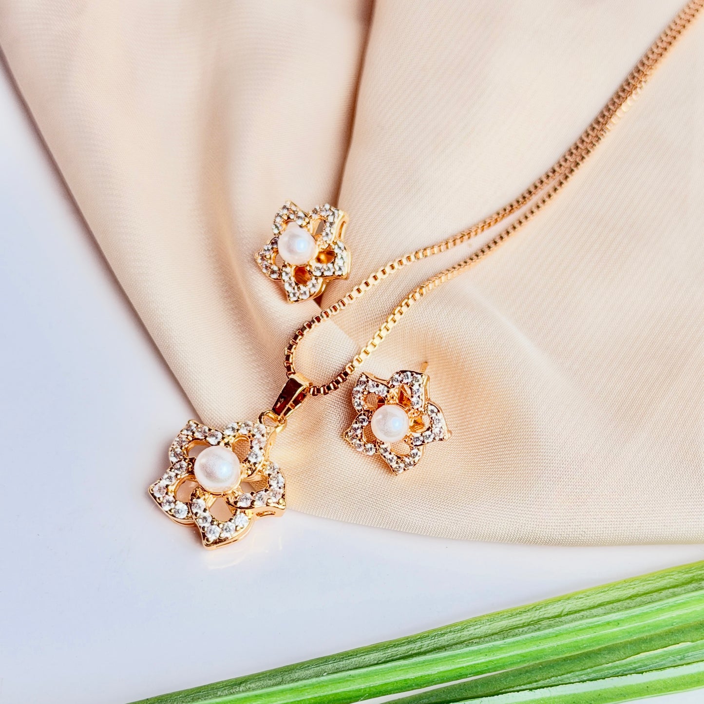 Charm Locket Set (Pearl)