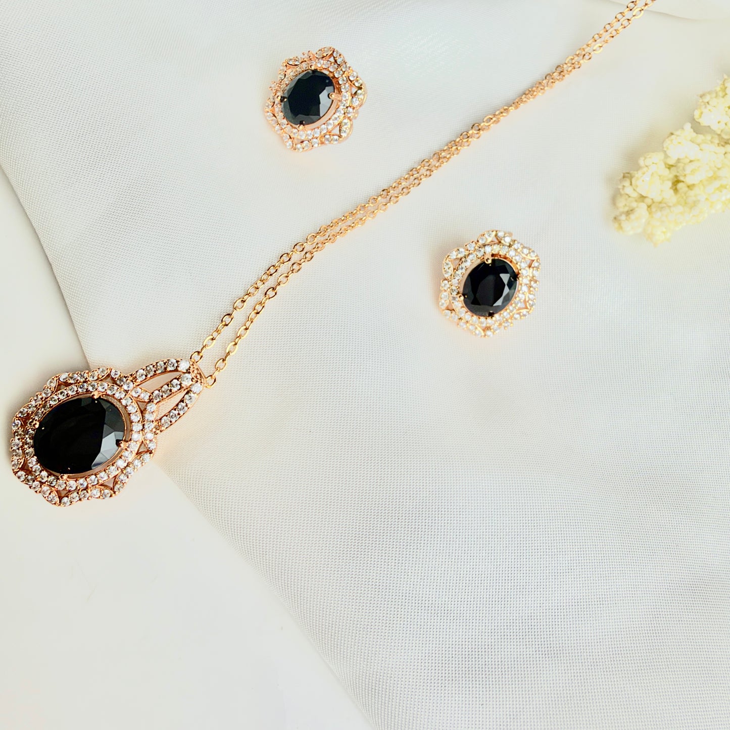 Cleo Locket Set (Black)