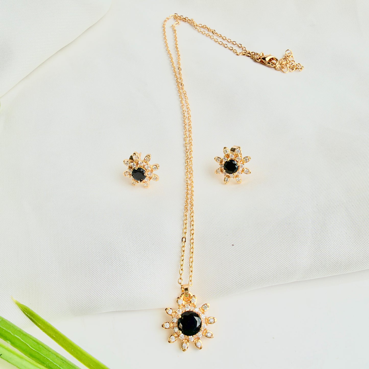 Ella Locket Set (Black)
