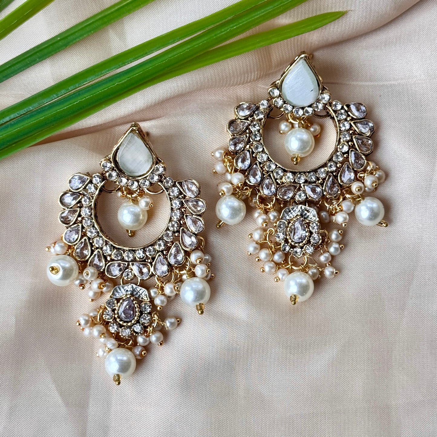 Saadiya Earrings (White)