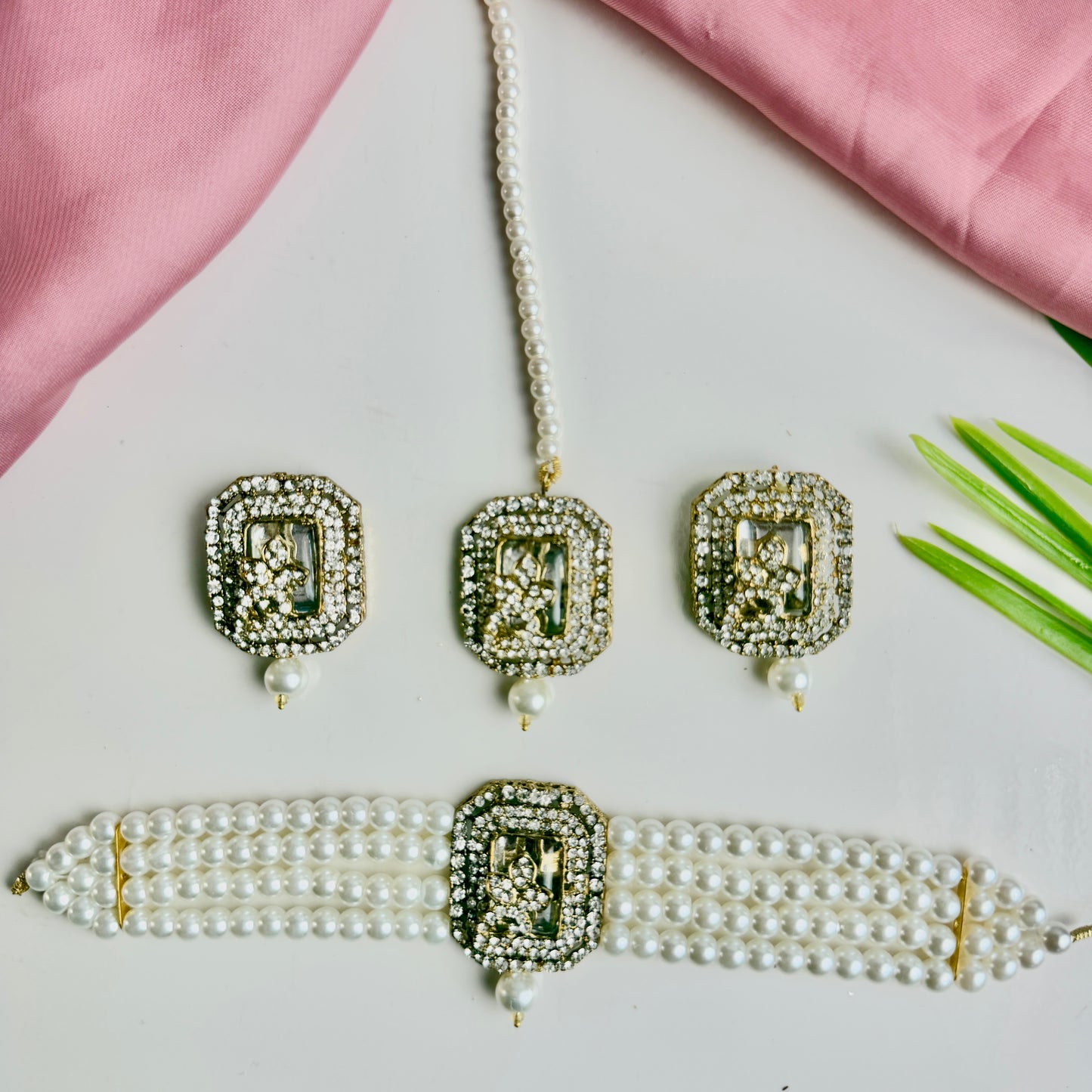 Jahanara Golden Set (Crystal)