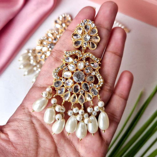 Kiran Earrings and Teeka Set Golden (Pearl)