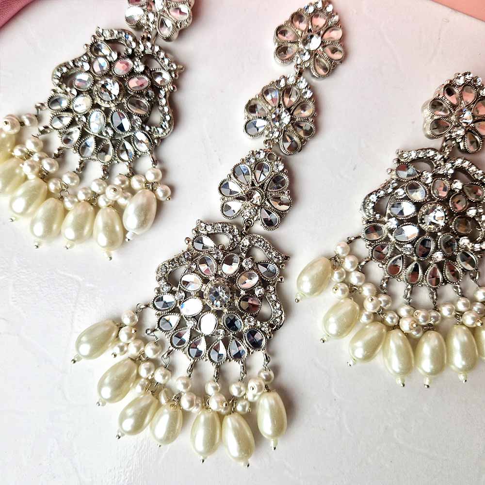 Kiran Earrings and Teeka Set Silver (Pearl)