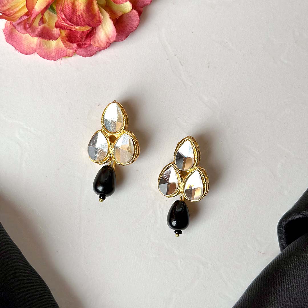 Minimal Earrings/Teeka (Black)