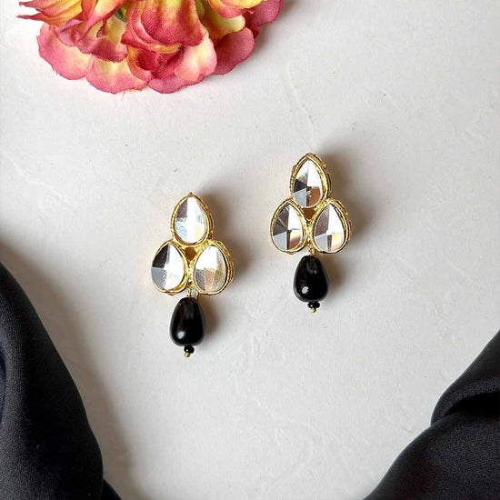 Minimal Earrings/Teeka (Black)