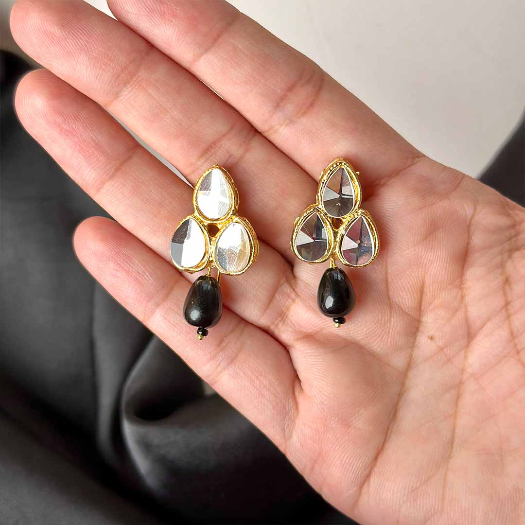 Minimal Earrings/Teeka (Black)