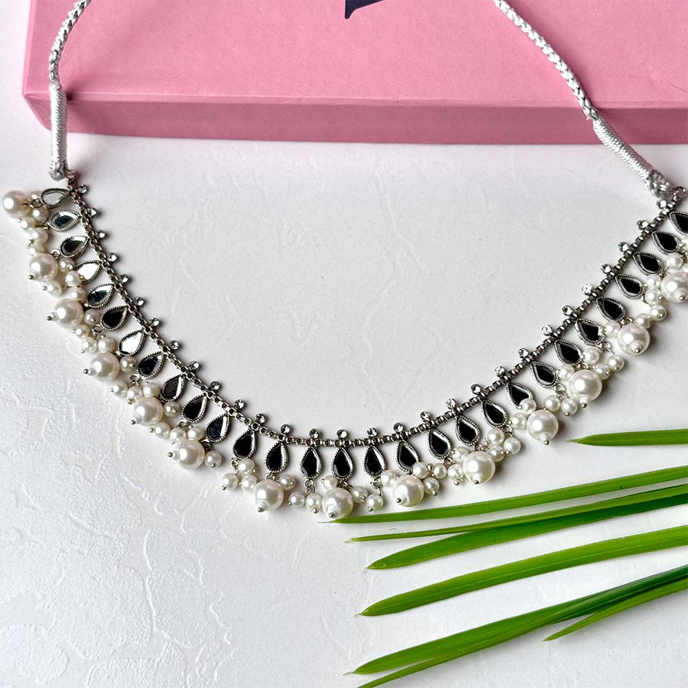 Neelum Necklace (Silver White)