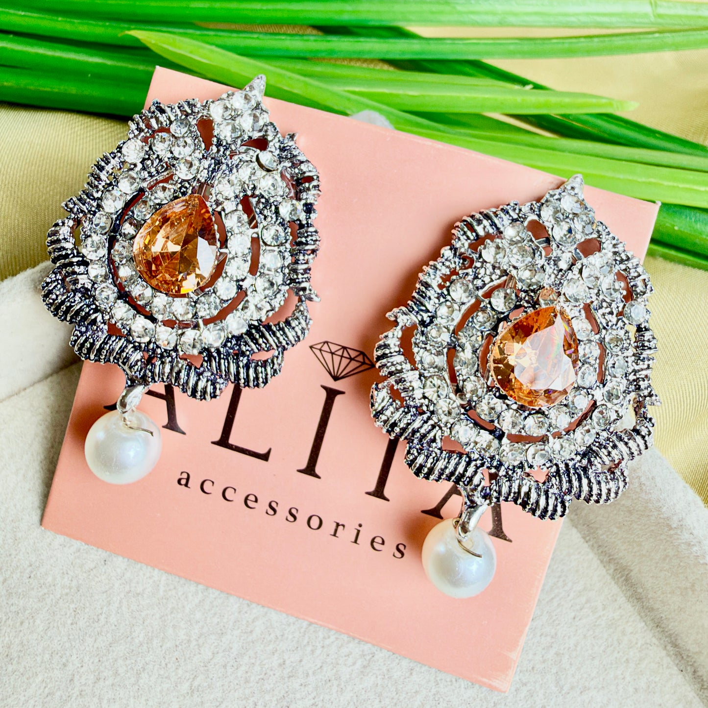 Silver-Tone Stud (Champagne)