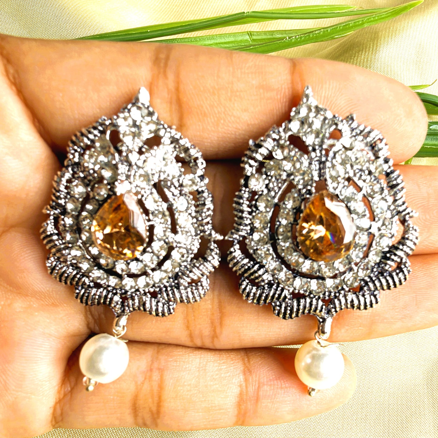 Silver-Tone Stud (Champagne)