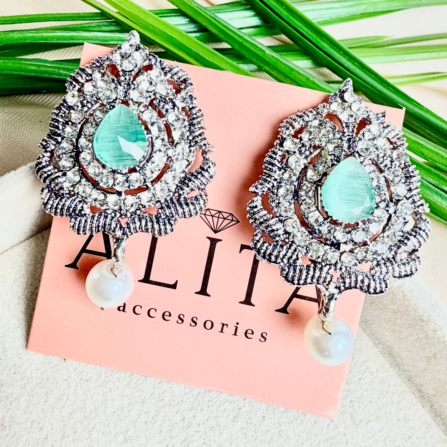 Silver-Tone Stud (Mint)
