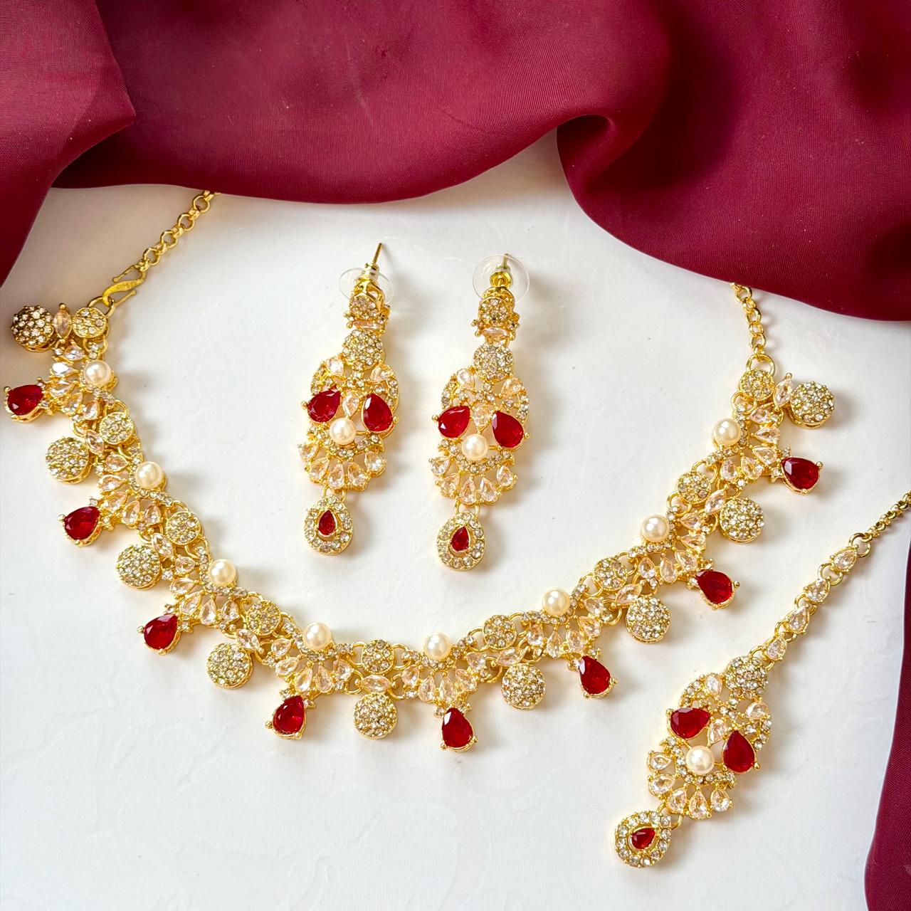 Ghania set Red