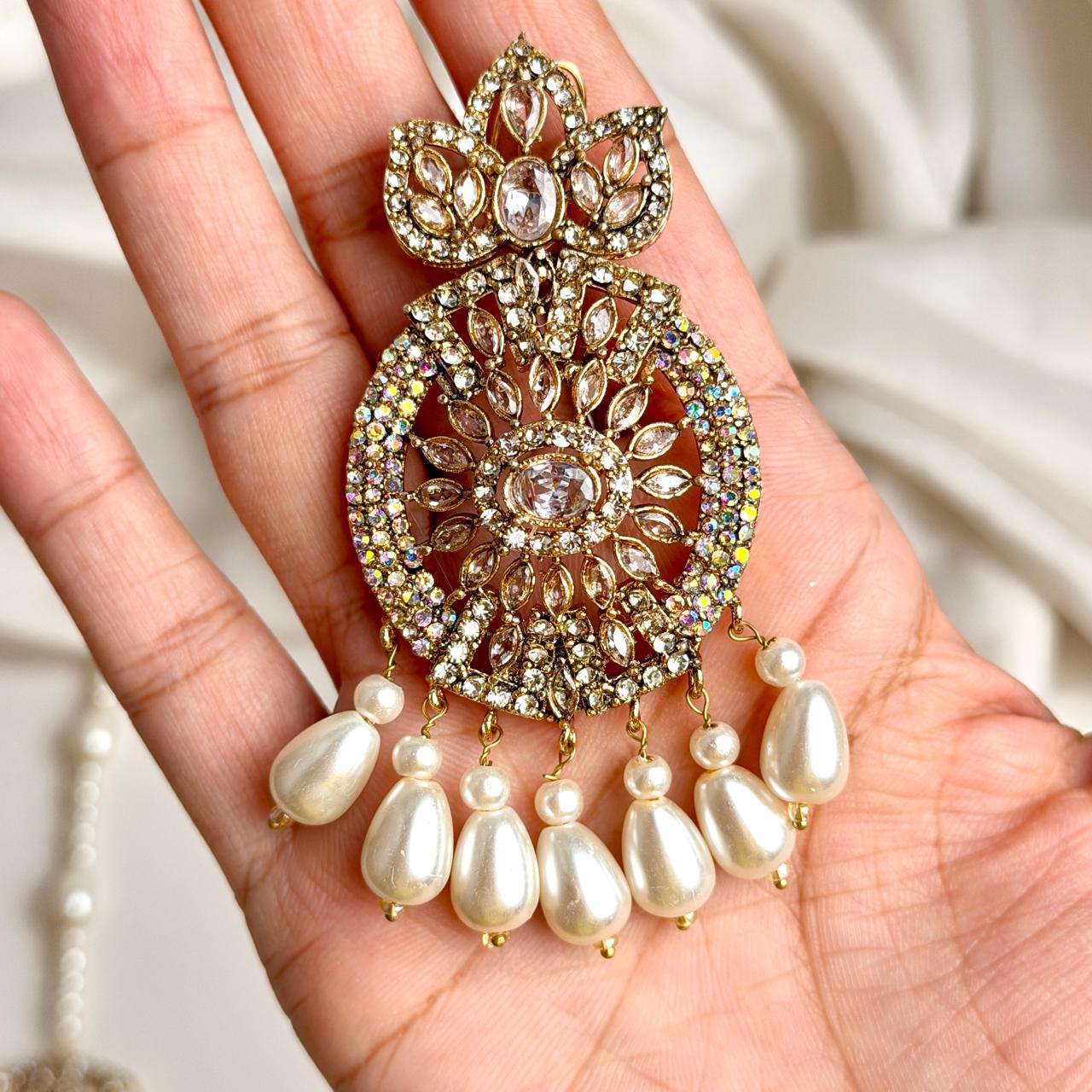 Zaria earrings and teeka set (golden pearl)