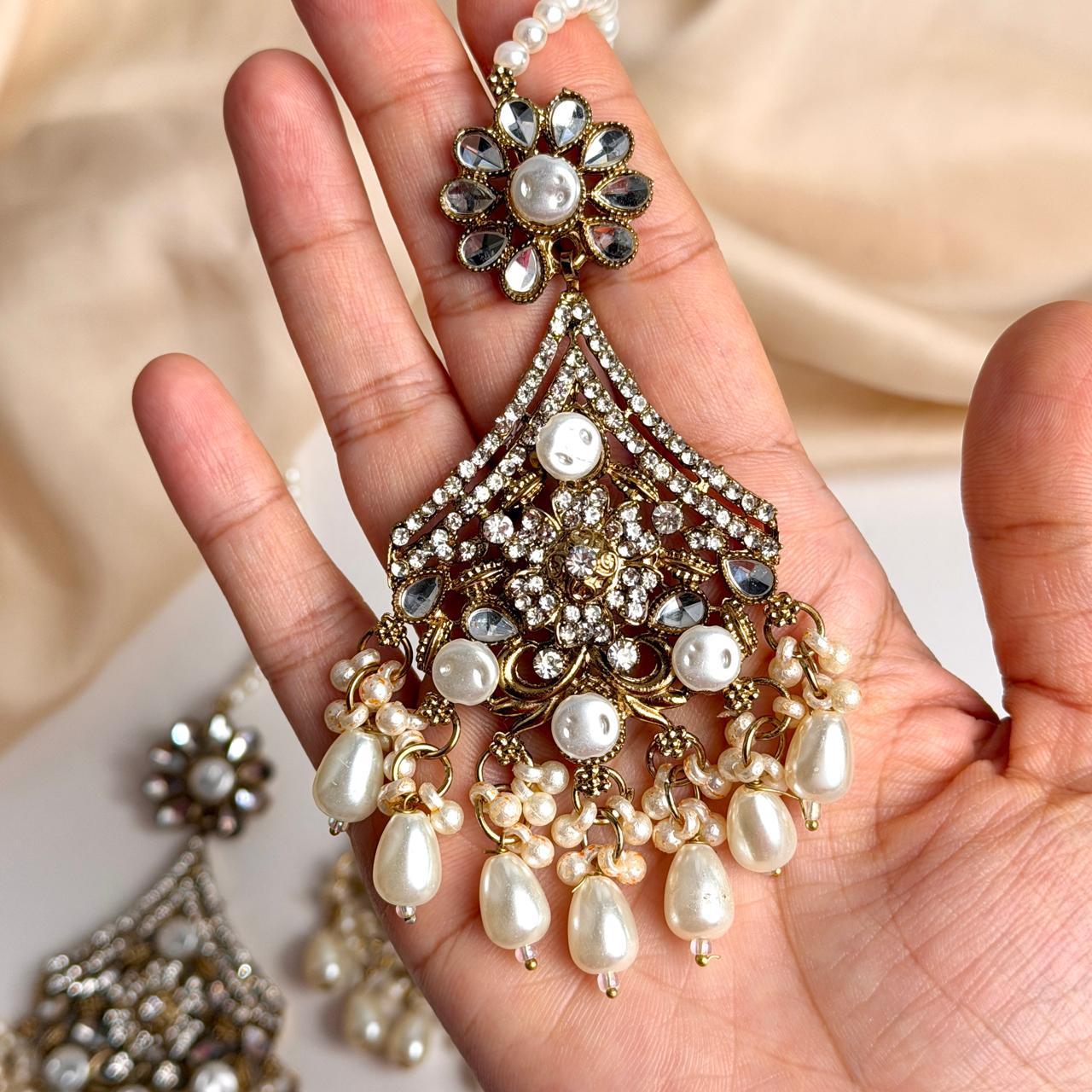 Arshia earrings and teeka set (Pearl)