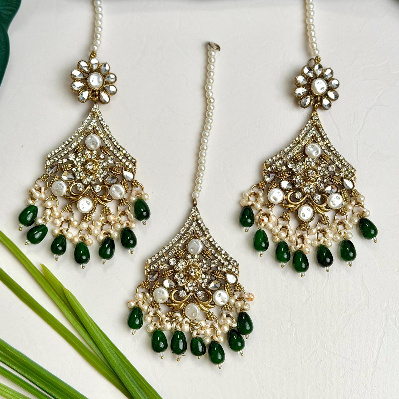 Arshia earrings and teeka set (Green)