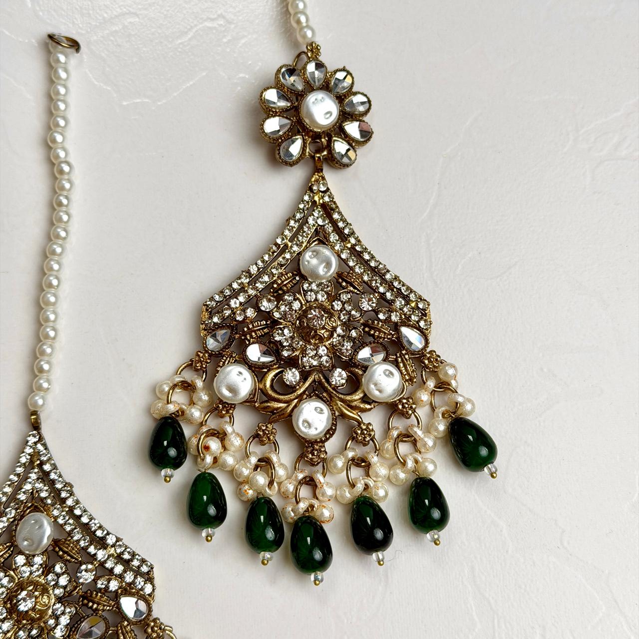 Arshia earrings and teeka set (Green)