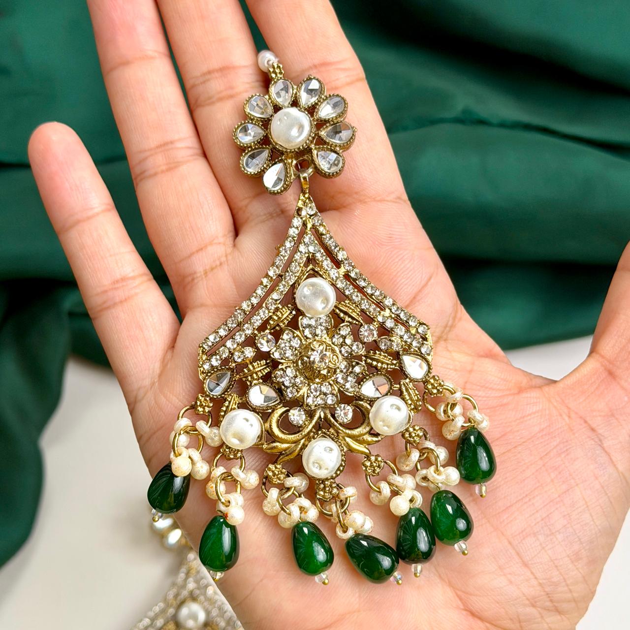 Arshia earrings and teeka set (Green)