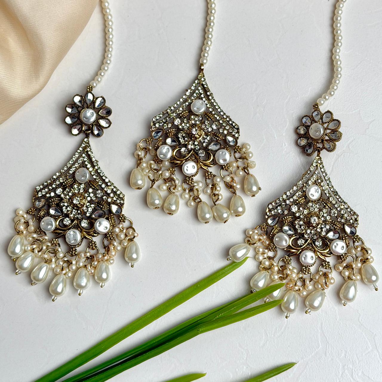 Arshia earrings and teeka set (Pearl)