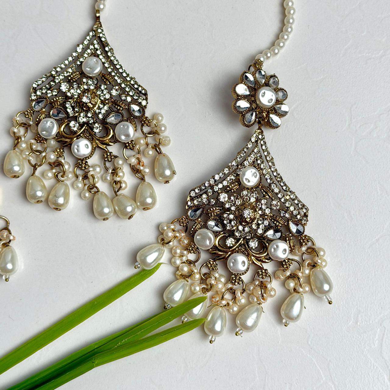 Arshia earrings and teeka set (Pearl)