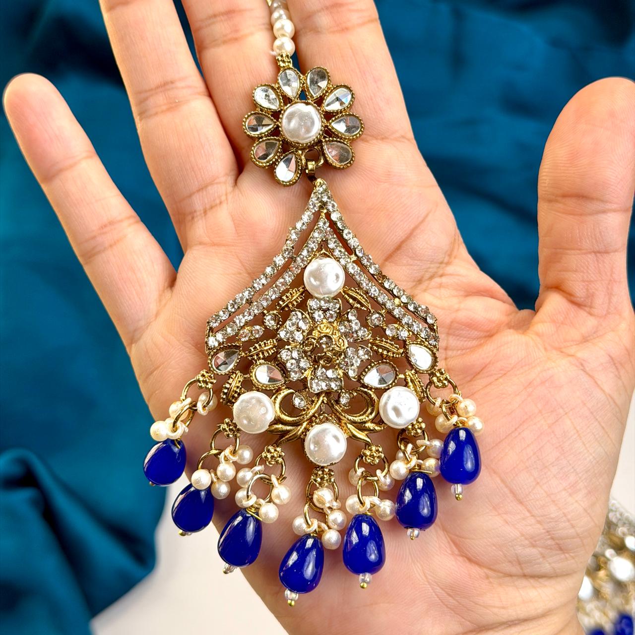 Arshia earrings and teeka set (Blue)