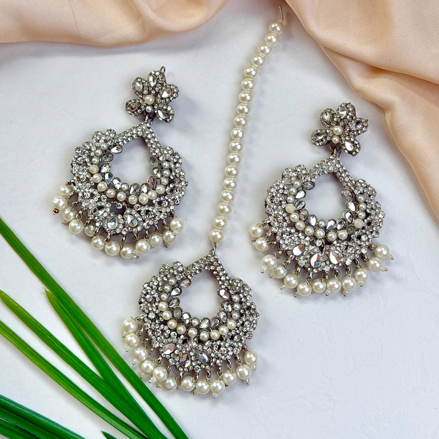 Naqsh earrings and teeka set(Silver)
