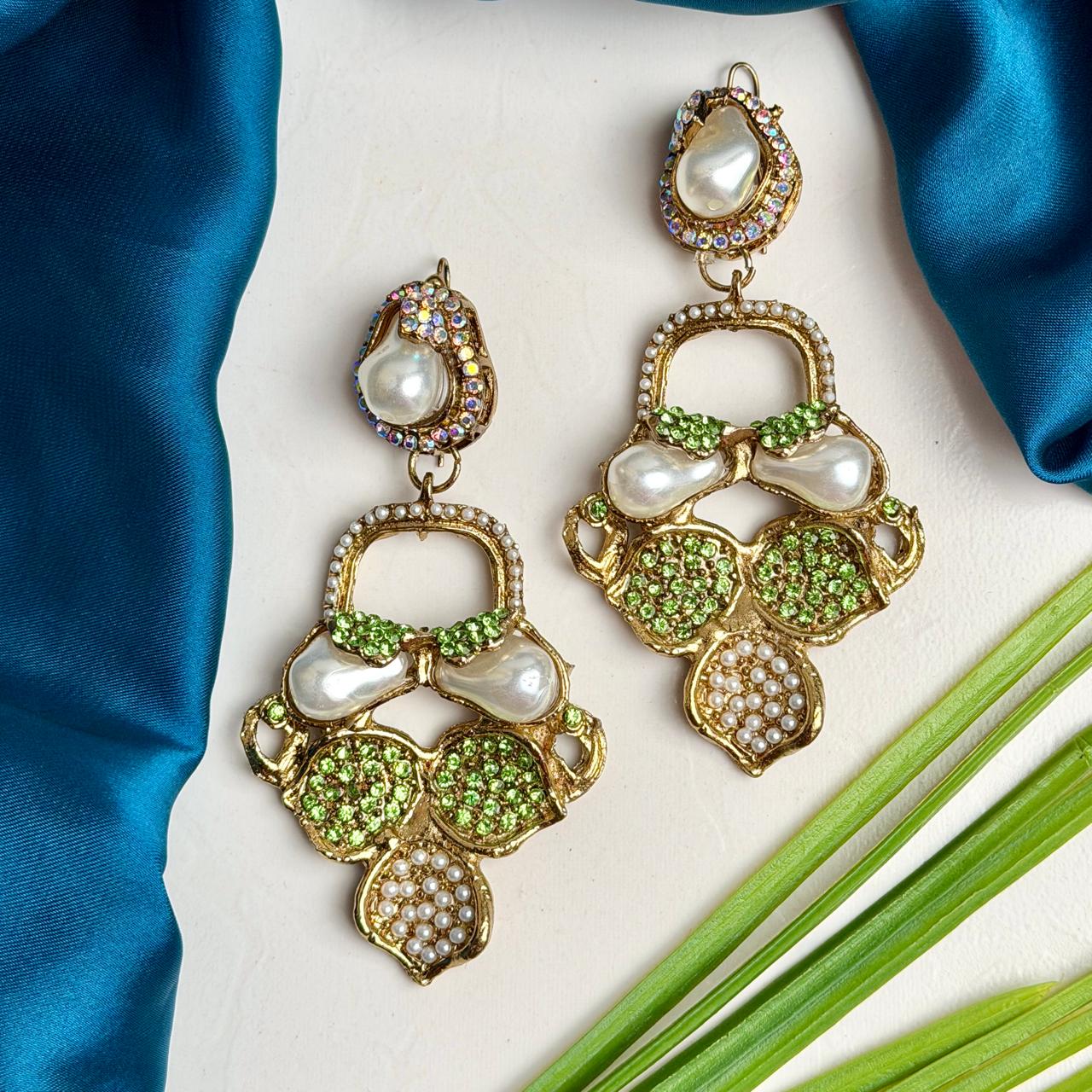 Dina earrings (Light Green)