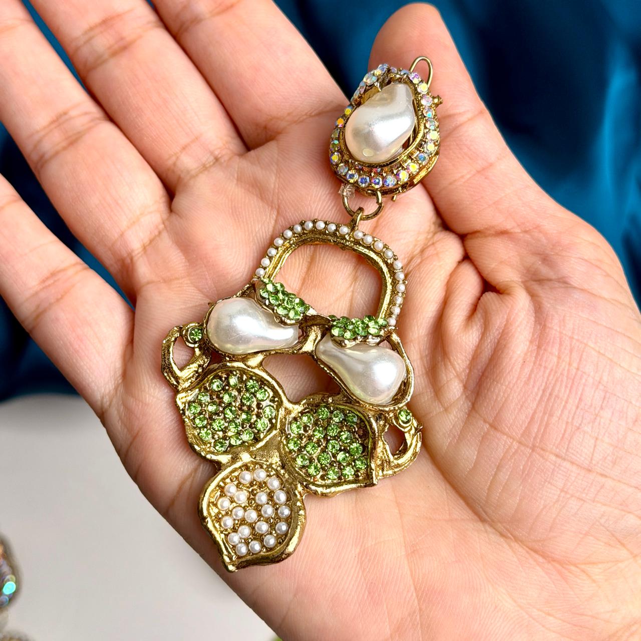 Dina earrings (Light Green)