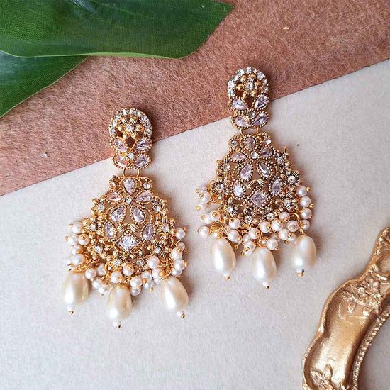 Zarmin Earrings (Pearl)