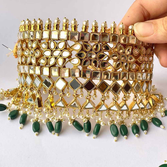 Aaniya Collar Set (Green)