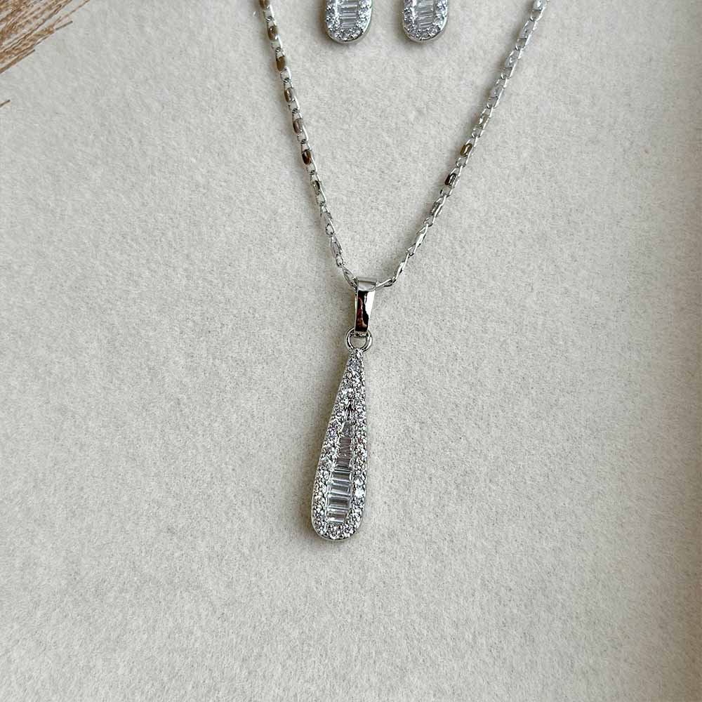 Load image into Gallery viewer, Crystal Drop Pendant (Silver)
