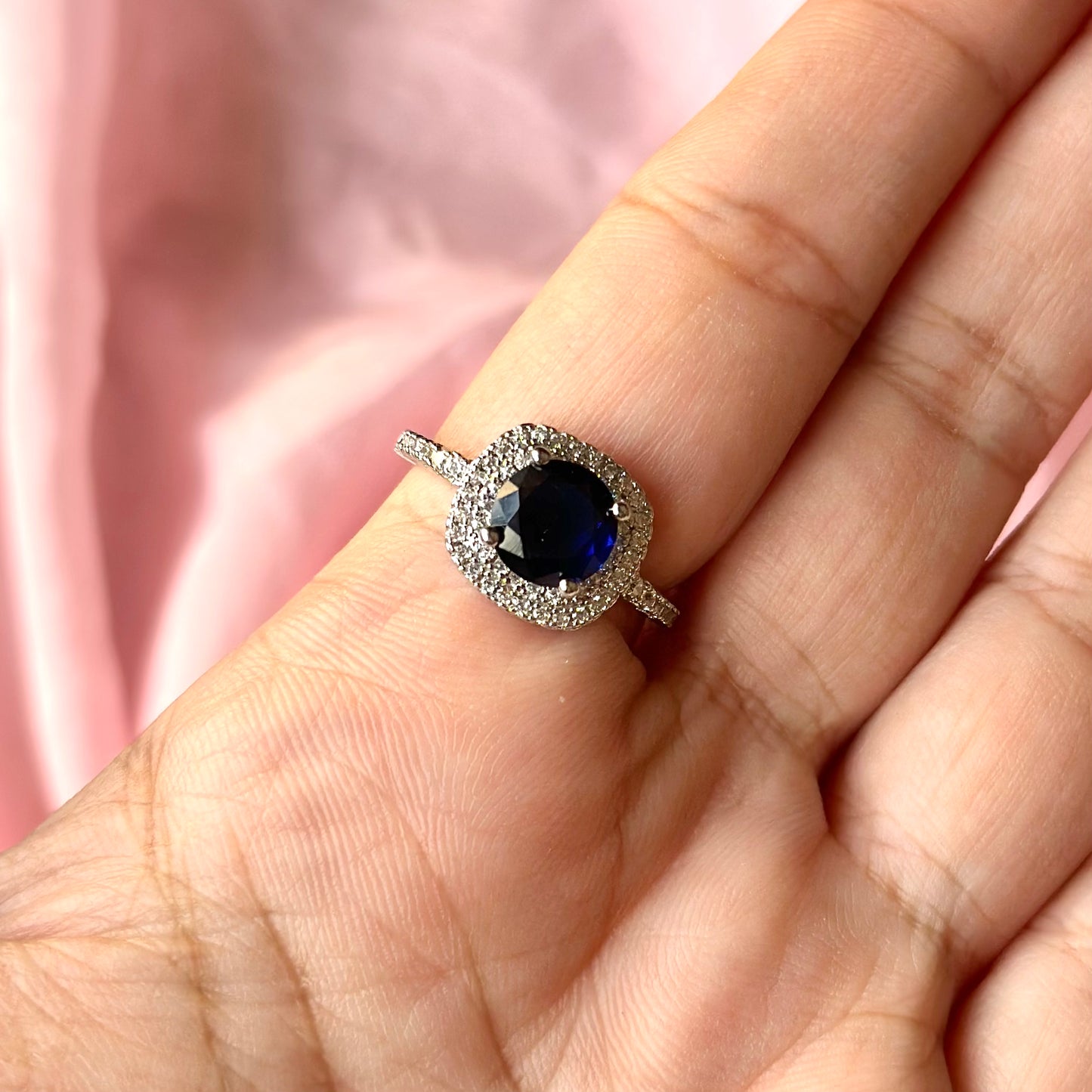 Classic Halo Ring (Sapphire)