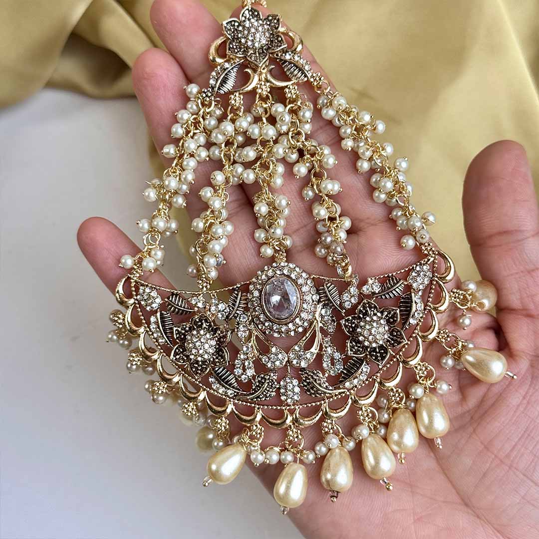 Mahrosh Jhoomar