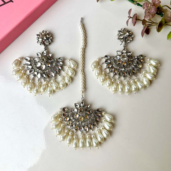 Minaahil Silver (white) Earrings/Teeka set