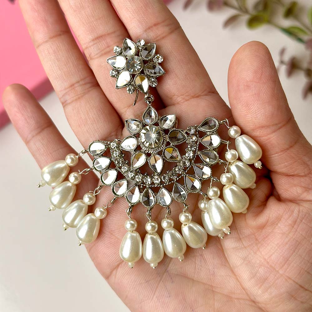 Minaahil Silver (white) Earrings/Teeka set