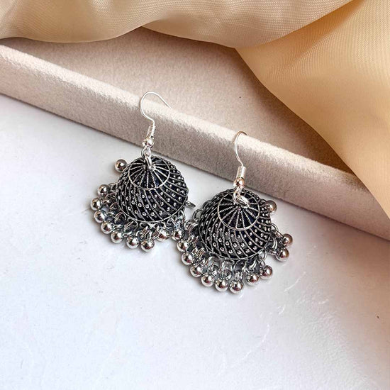 Nira Jhumki