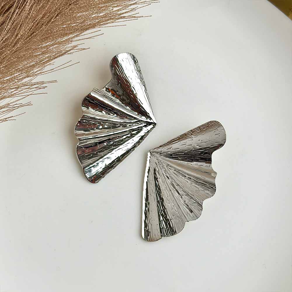 Load image into Gallery viewer, Retro leaf Earrings
