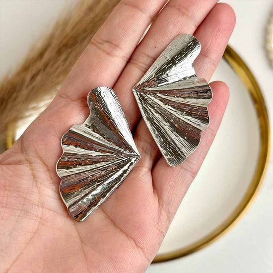 Load image into Gallery viewer, Retro leaf Earrings
