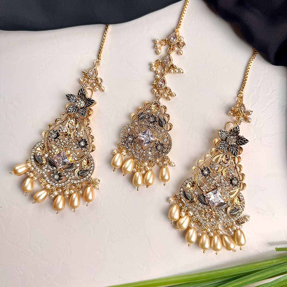 Sabira Earrings Teeka Set