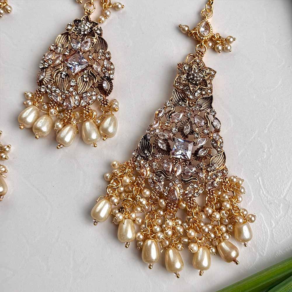 Sabita Earrings Teeka Set