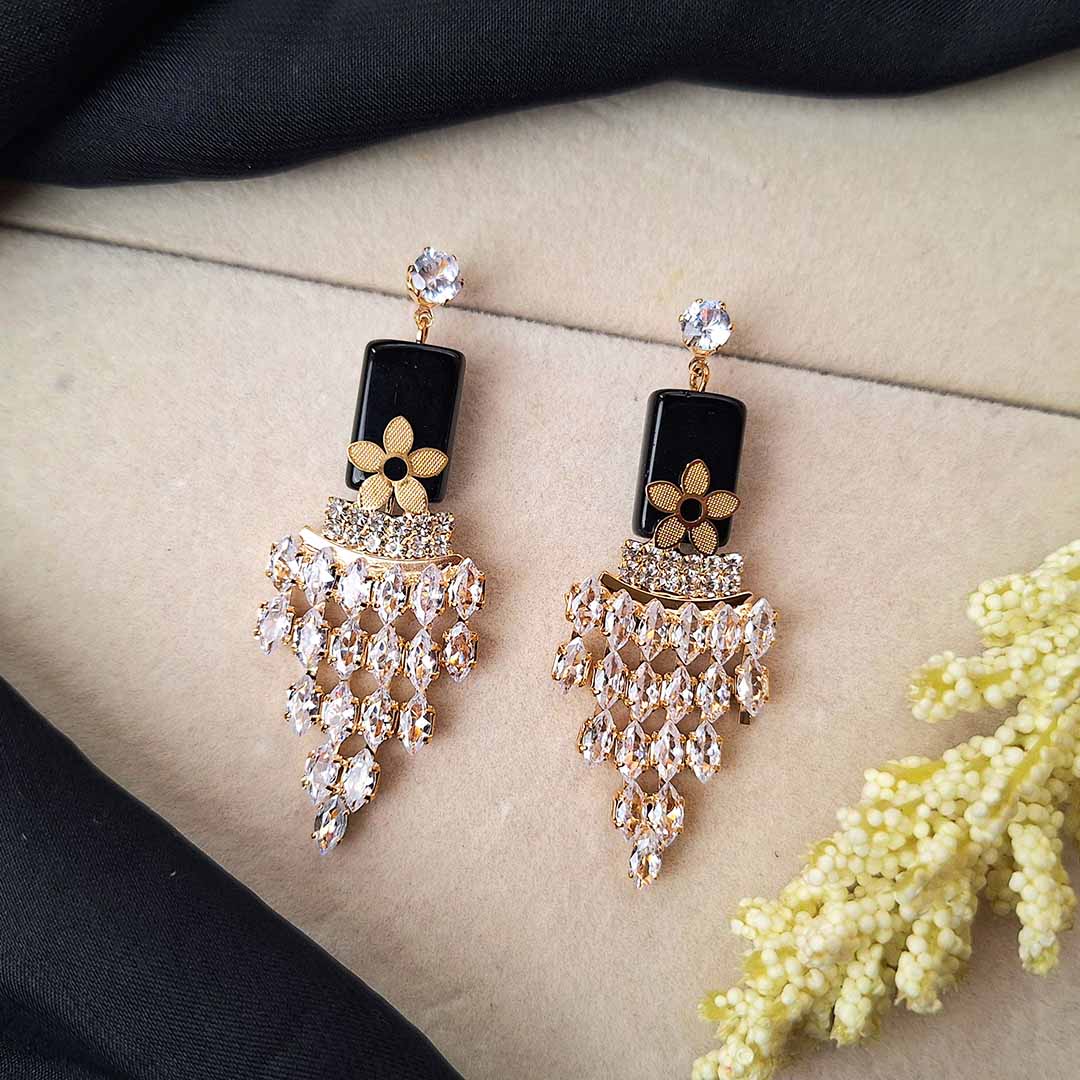 Zenia Earrings (Golden)