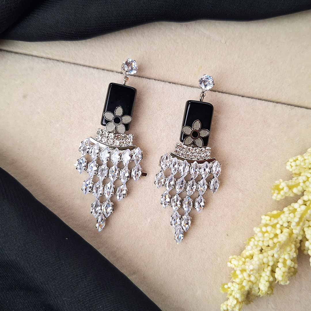 Zenia Earrings (Silver)